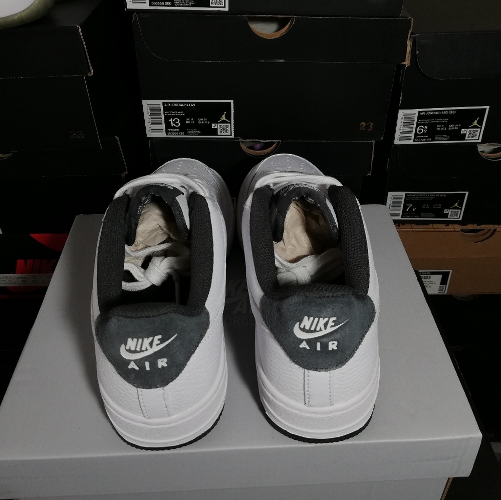 NIKE AIR FORCE1 "WHITTE-CARBON BLACK-GREY WOMEN'S US SIZE 7.5 BRAND NEW IN BOX - Picture 11 of 12
